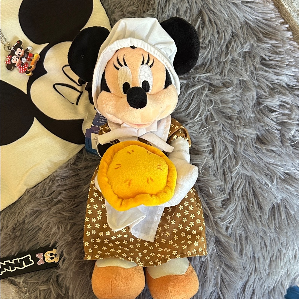 6 item Disney, Minnie Mouse bundle - Picture 2 of 11